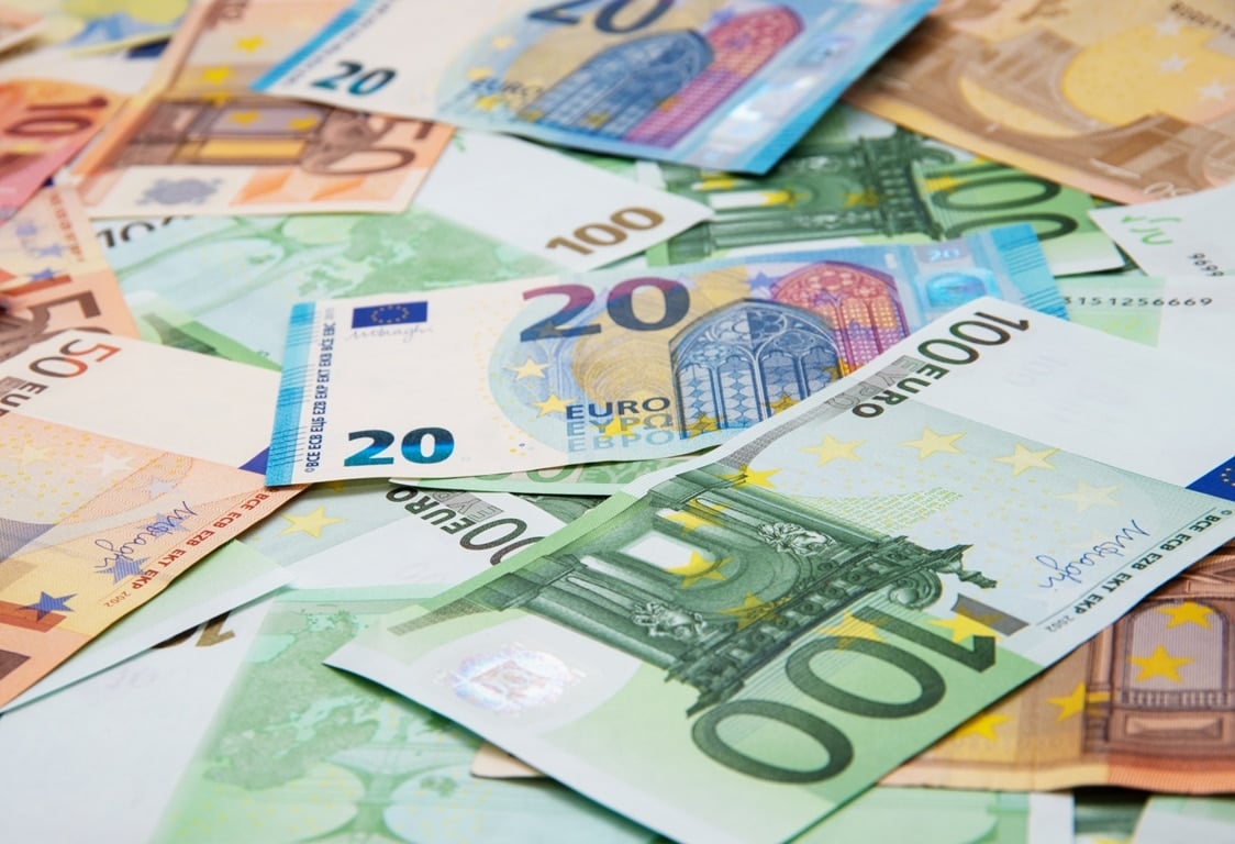 The euro plummeted on Thursday. How is the dollar faring? 